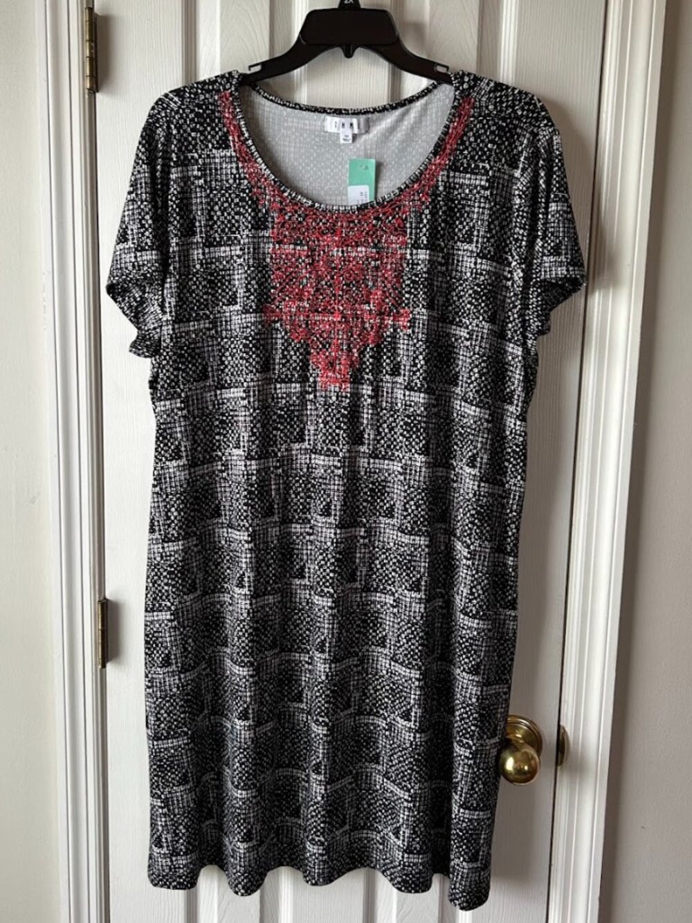 NWT Stitch Fix THML Embroidered Dress NWT Size 3XL Red Embroidery Black White